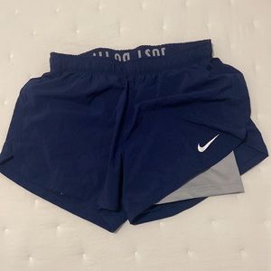 Women’s Medium Navy Nike Shorts.